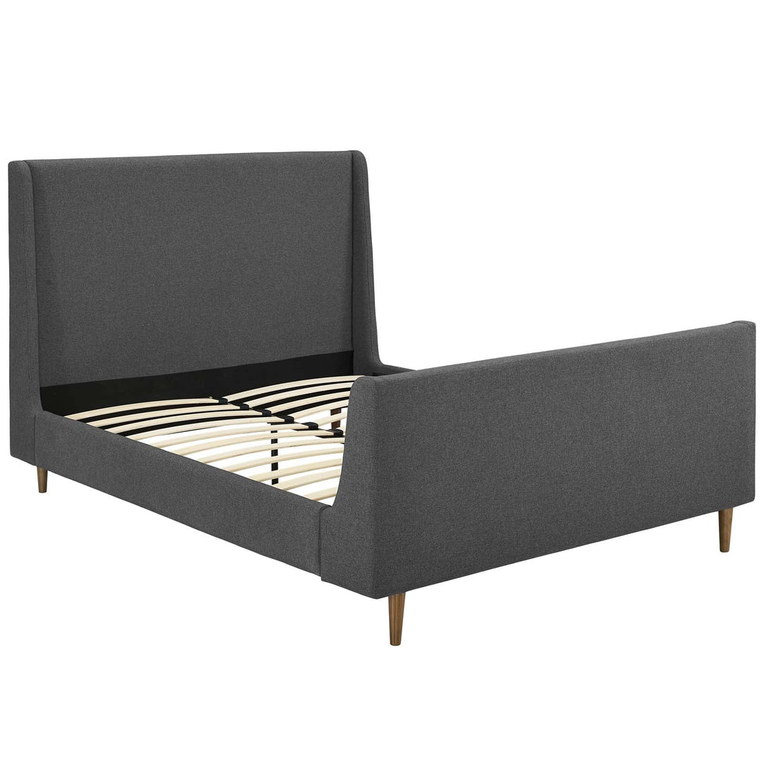 Cama Queen con plataforma tipo trineo tapizada en tela Noha