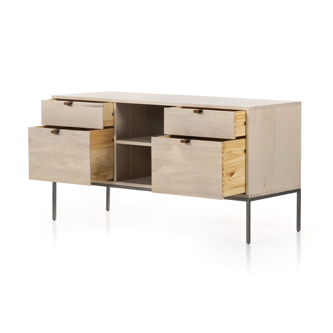 Credenza Bajadoz con archiveros color pople claro con cajones abiertos.
