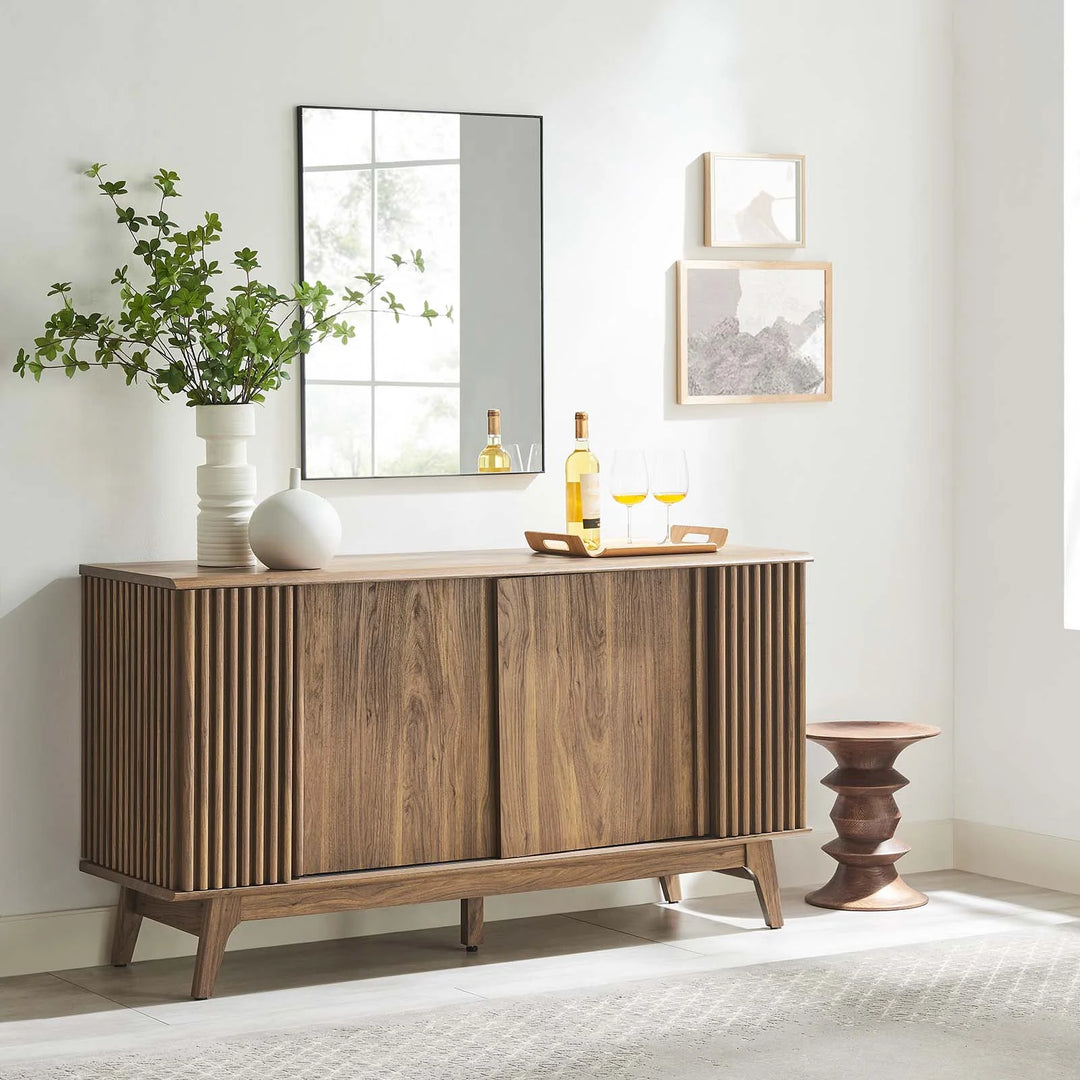 Credenza con almacenamiento Falcon color nogal en una sala.