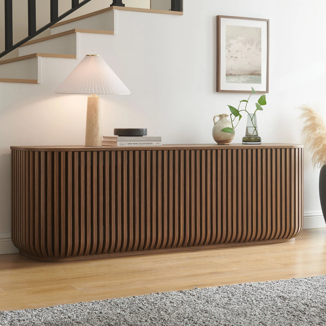 Credenza curveado estriado de 75" con almacenamiento Veron