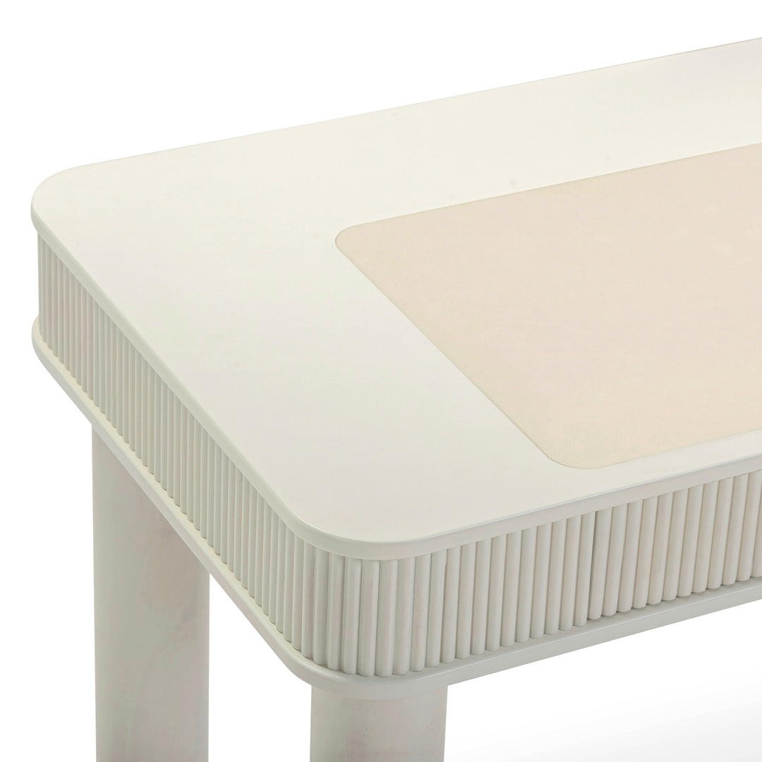 Escritorio de 55” color crema con cajones Yassi