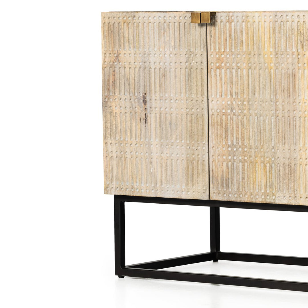 Gabinete con madera de mango tallada Tenerife