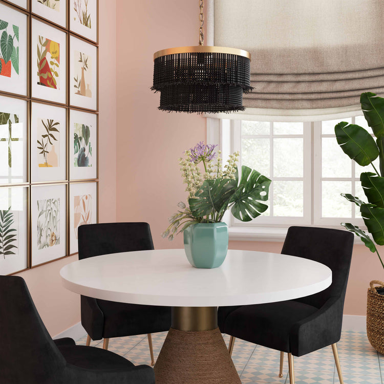 Lámpara colgante Sofiane sobre un comedor moderno.