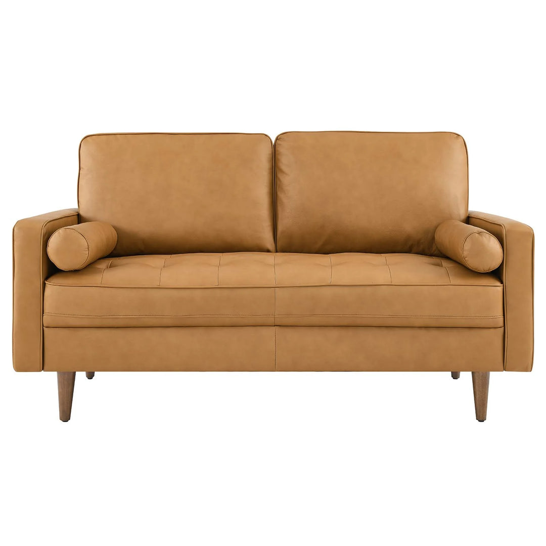 Loveseat de cuero Tanan color marrón claro de frente.