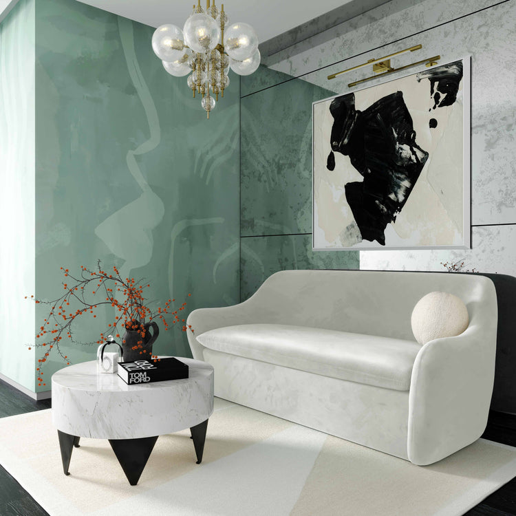 Loveseat sofá de dos plazas en terciopelo Mehdi color gris claro en una sala.