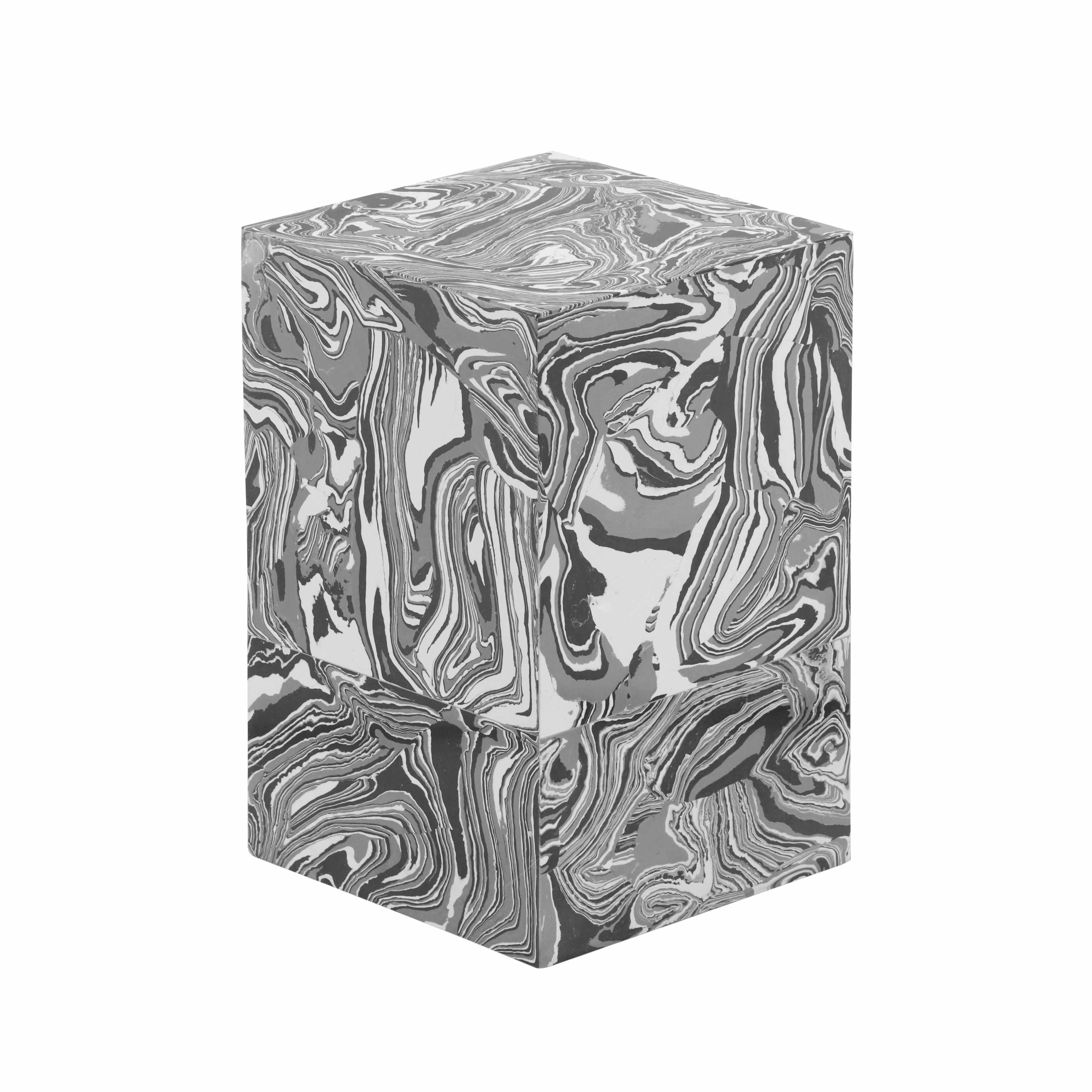 Mesa auxiliar de resina negro y blanco arremolinado Rigo.