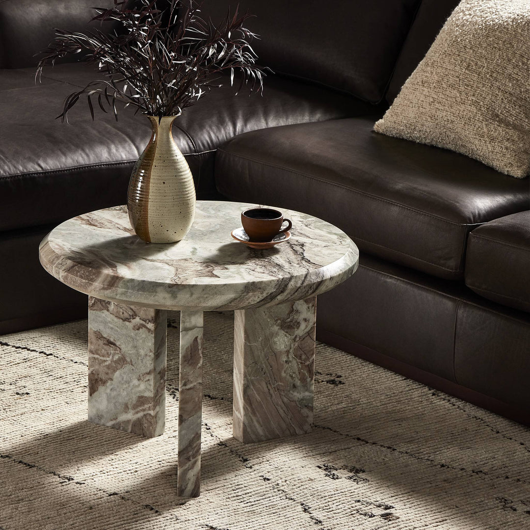 Mesa de centro chica de mármol sólido Johnson
