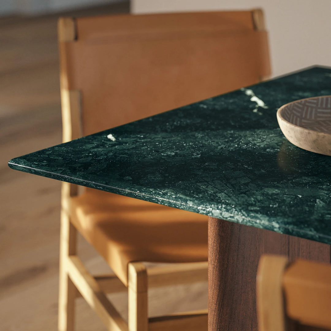 Mesa de comedor de 60" de mármol Liam