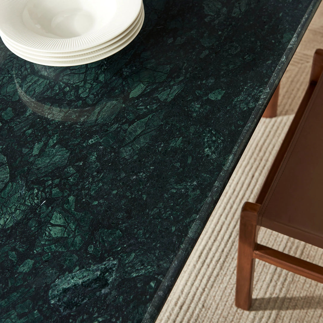 Mesa de comedor de 72" de mármol Liam