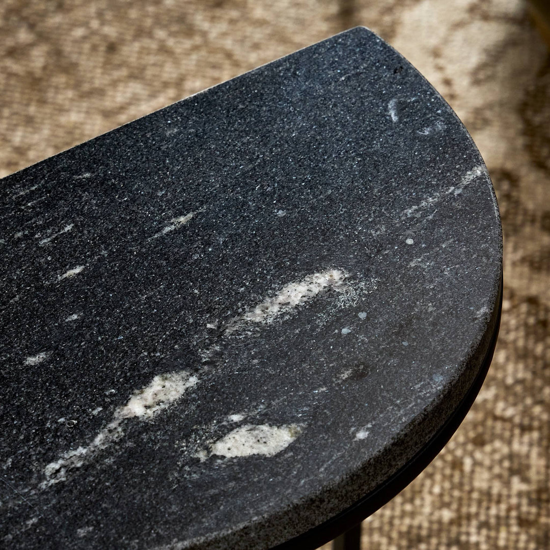 Mesa lateral de nido con mármol en semicírculo Bitola