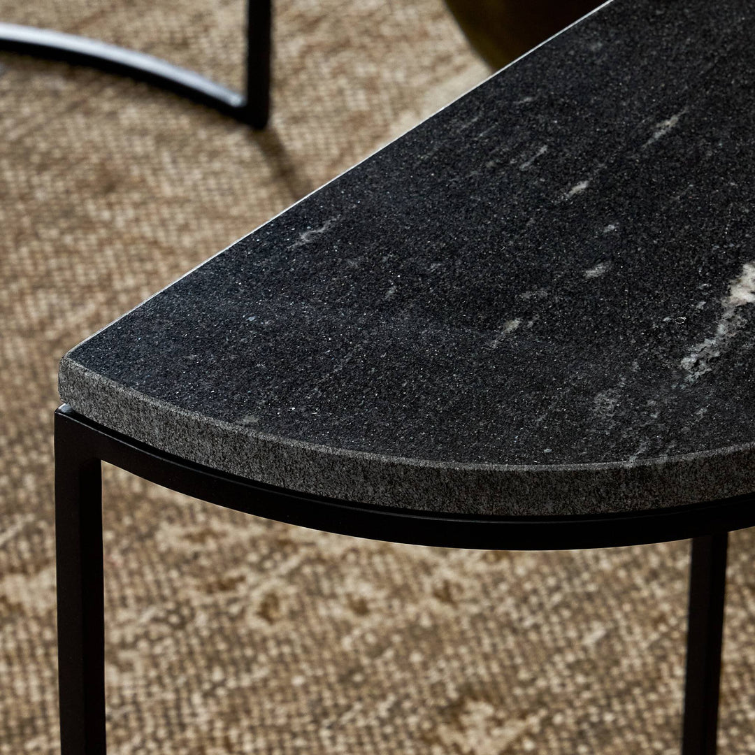 Mesa lateral de nido con mármol en semicírculo Bitola