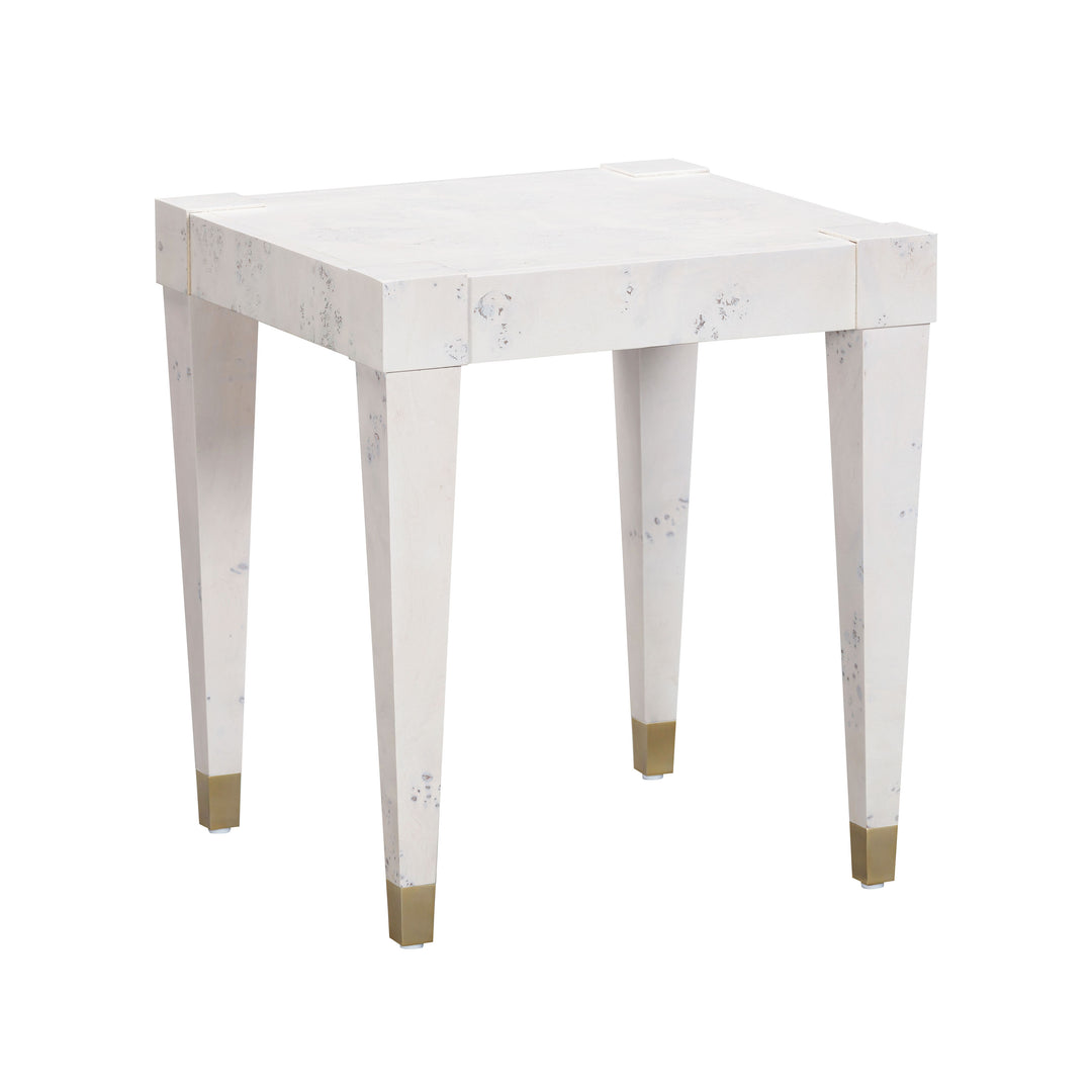 Mesa lateral blanca de madera de acacia con acentos en latón Nobad.