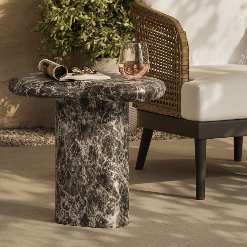 Mesa lateral con forma de riñón para exteriores Eithan