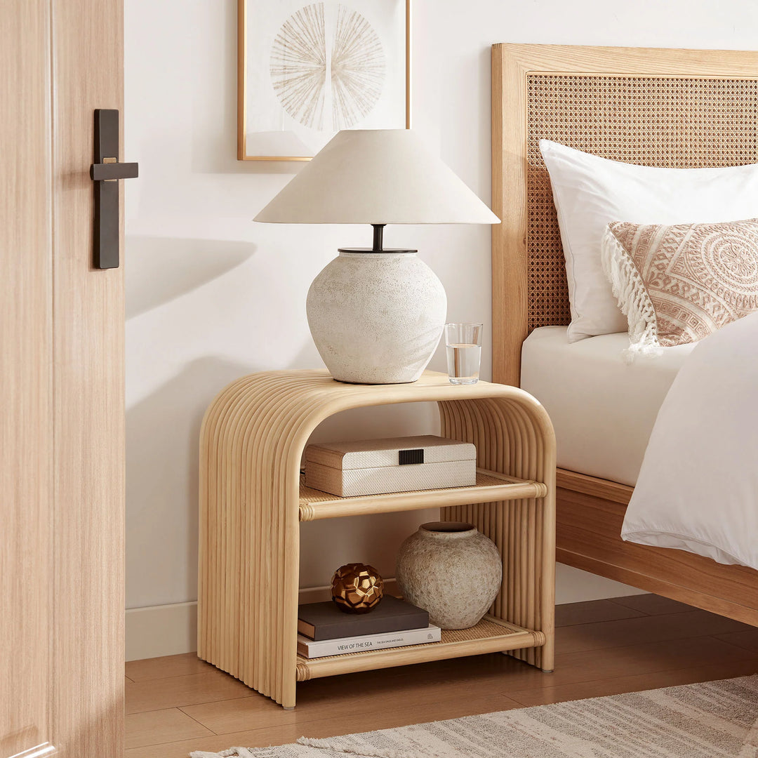 Mesa lateral curva de ratán Laziel