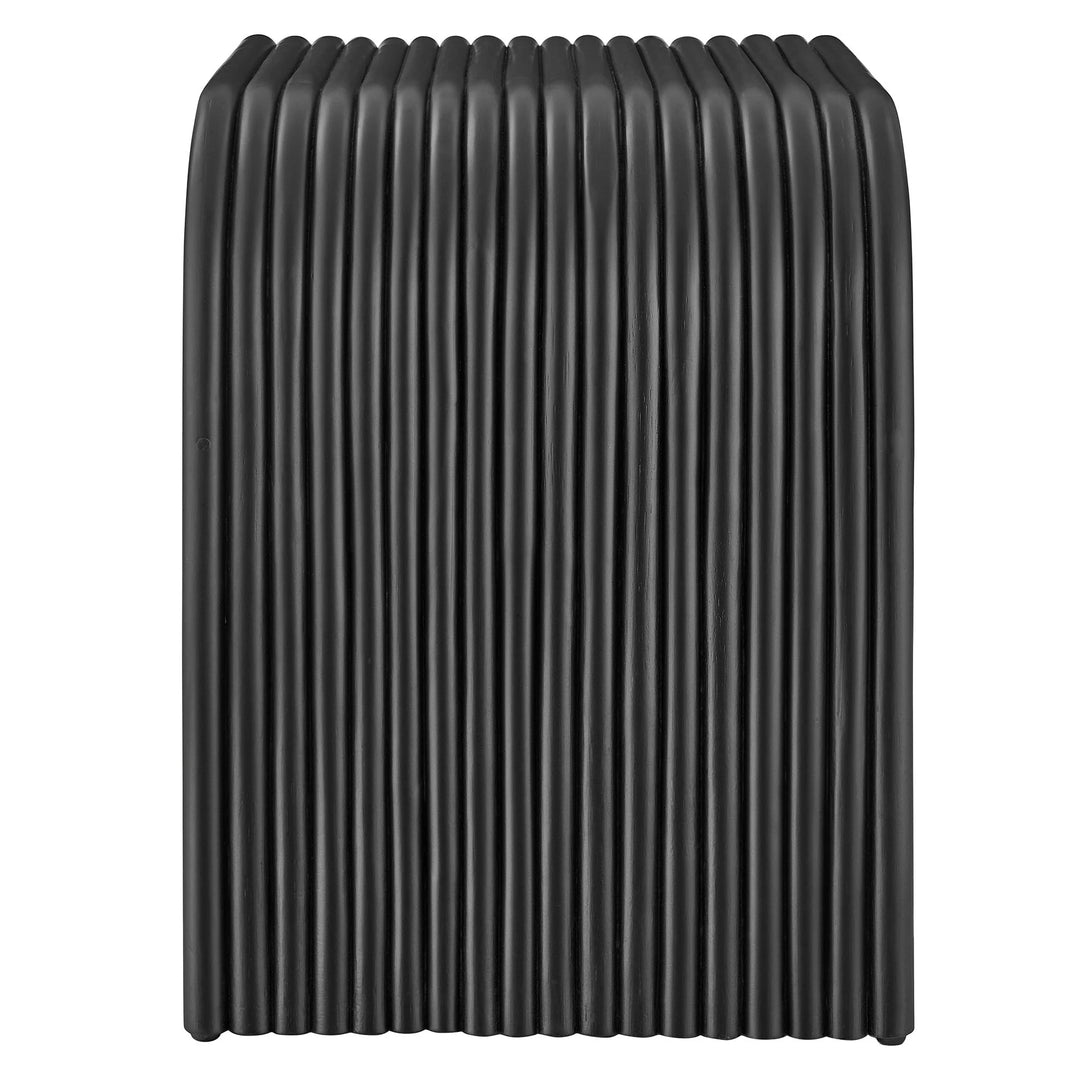 Mesa lateral curva de ratán Laziel