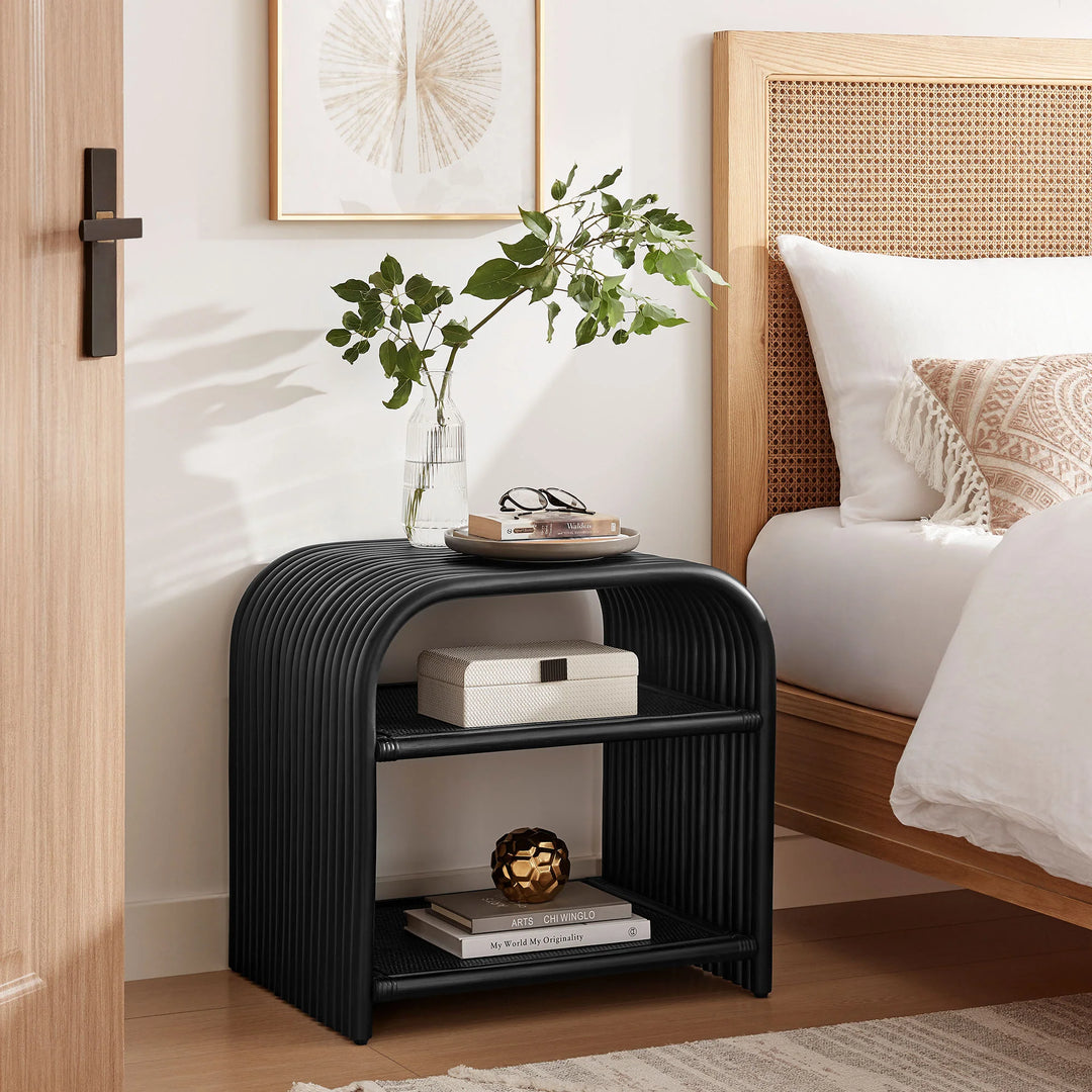 Mesa lateral curva de ratán Laziel