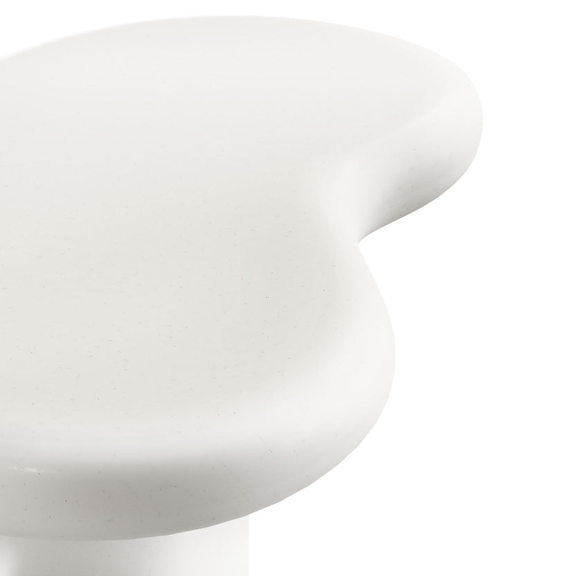 Mesa lateral curveado para exteriores Eithan
