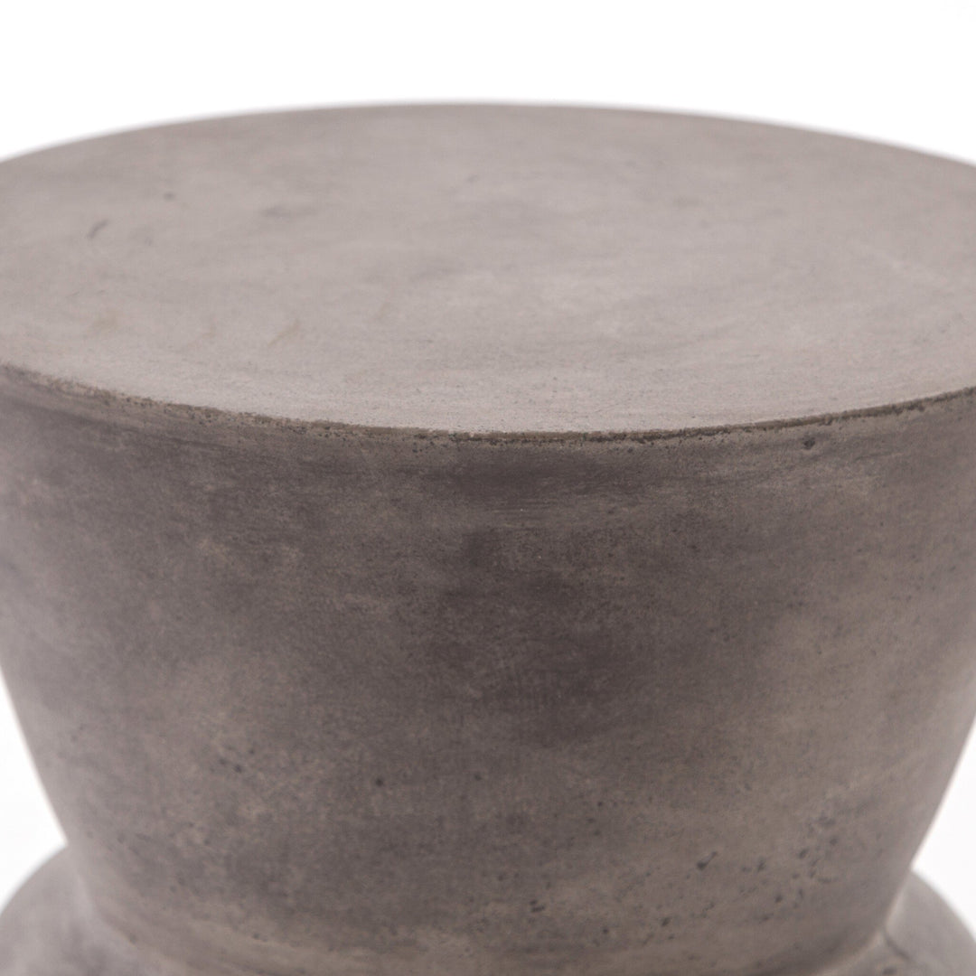 Mesa lateral de hormigón en reloj de arena Lidia