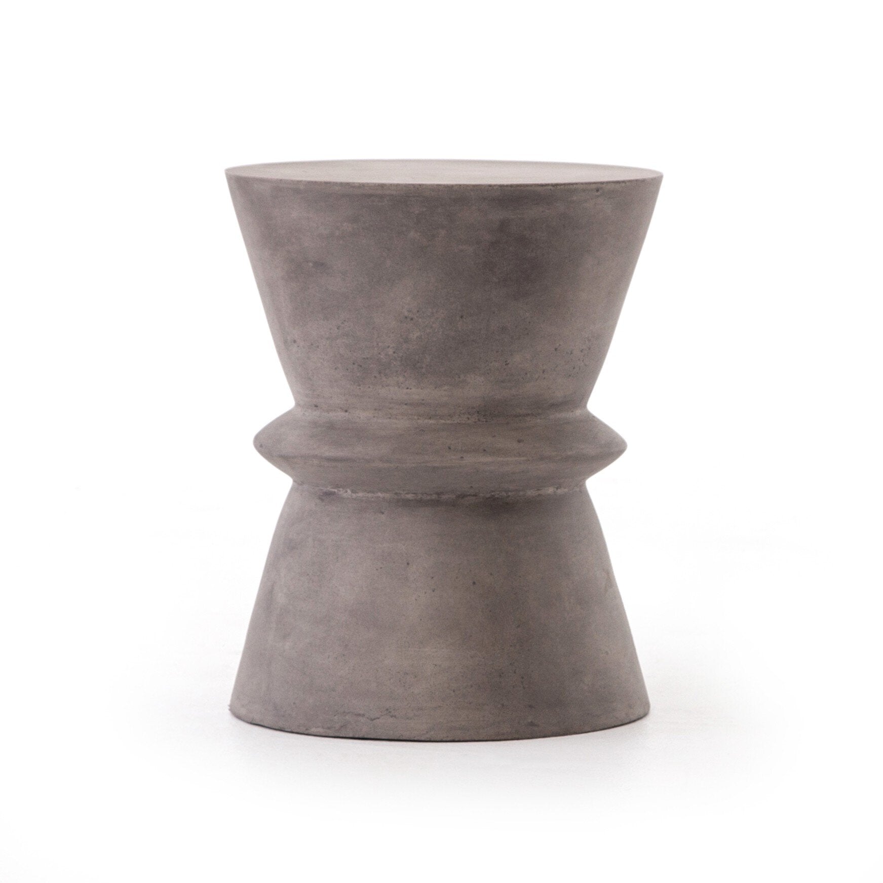 Mesa lateral de hormigón en reloj de arena Lidia color gris oscuro.