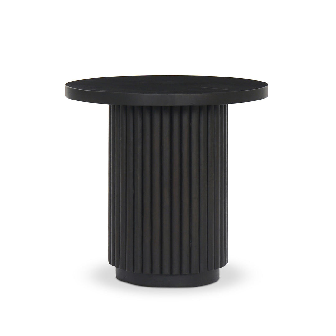 Mesa lateral de madera reclamada Ram color negro.