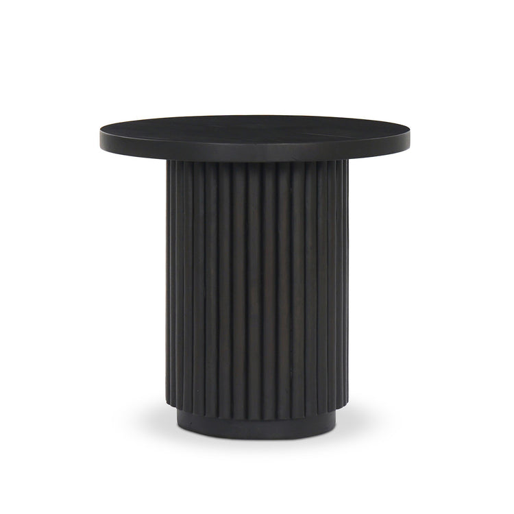 Mesa lateral de madera reclamada Ram color negro.