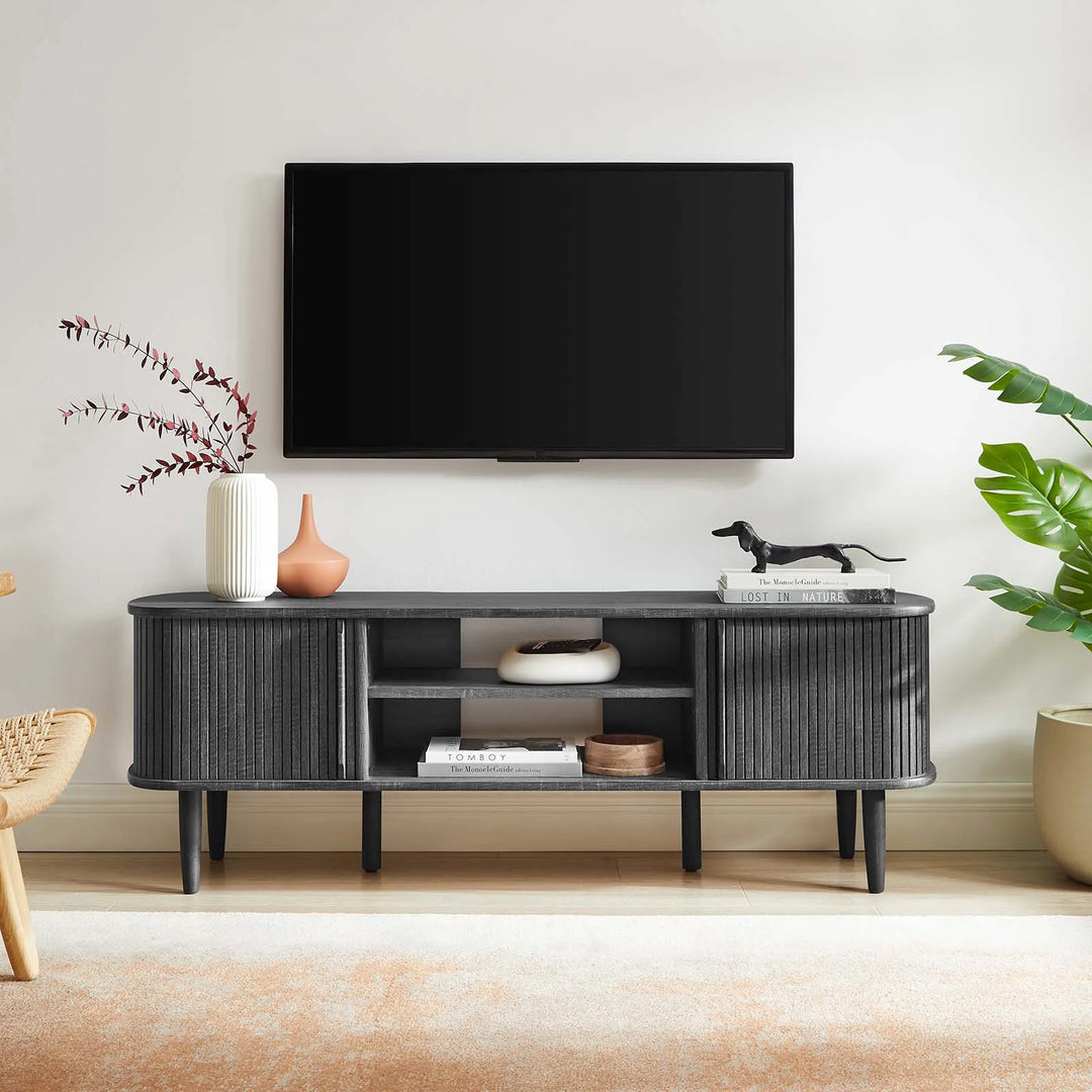 Mueble de 55" para TV Bart gris en una sala.