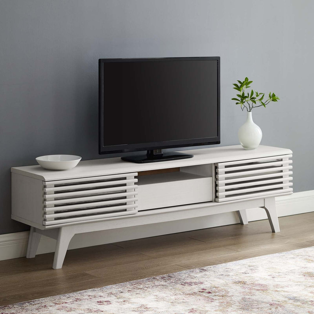 Mueble de 59" para TV Niklas color blanco en una sala.