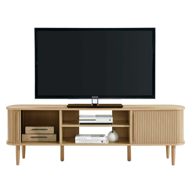 Mueble de 63” para TV Bart color roble con puerta izquierda abierta con una tv encima.