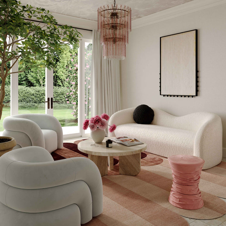 Ottoman Petra color rosa en una sala junto a Sillas de acento Erasme SGER-02 y Mesa de Centro Melika MCPA-01.