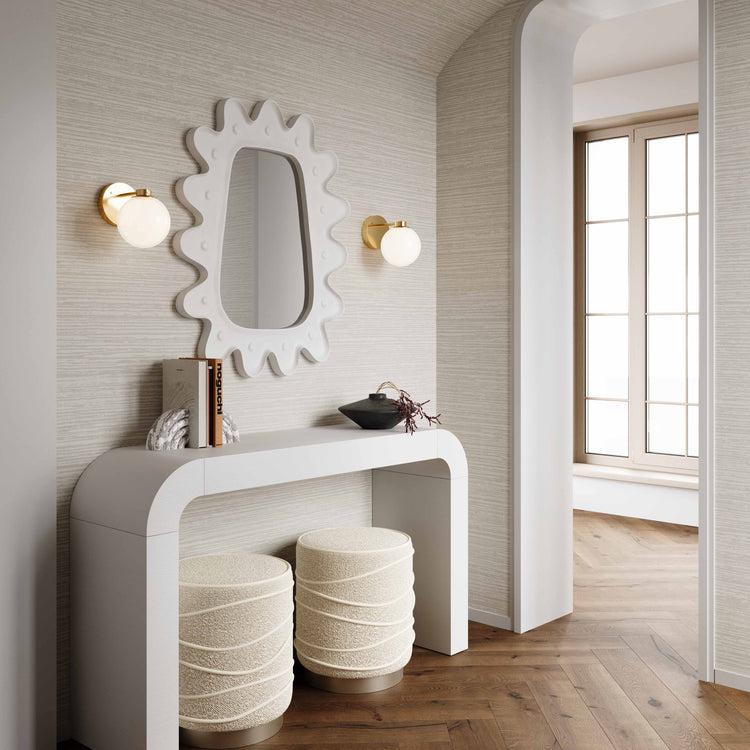 Ottoman de boucle crema Demetre debajo de Consola Catra MLCR-04.