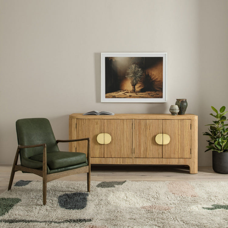 Silla Nikol en piel color verde musgo.