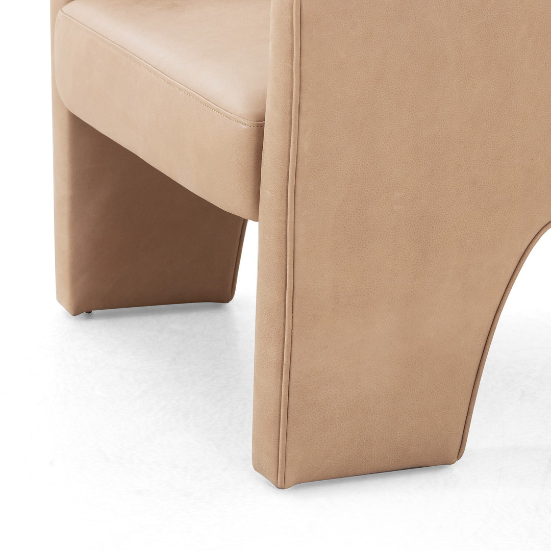 Silla con diseño de tres patas Armant