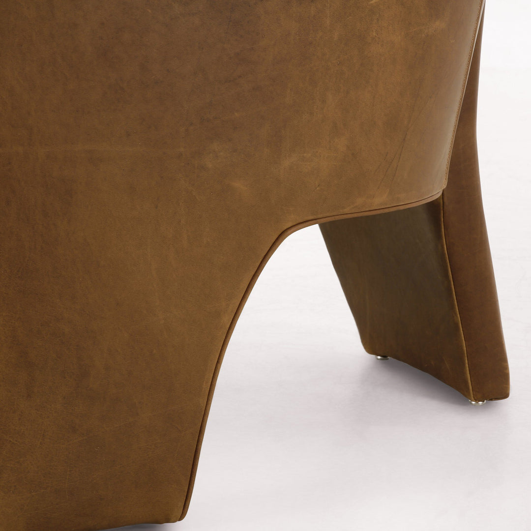 Silla con diseño de tres patas Armant