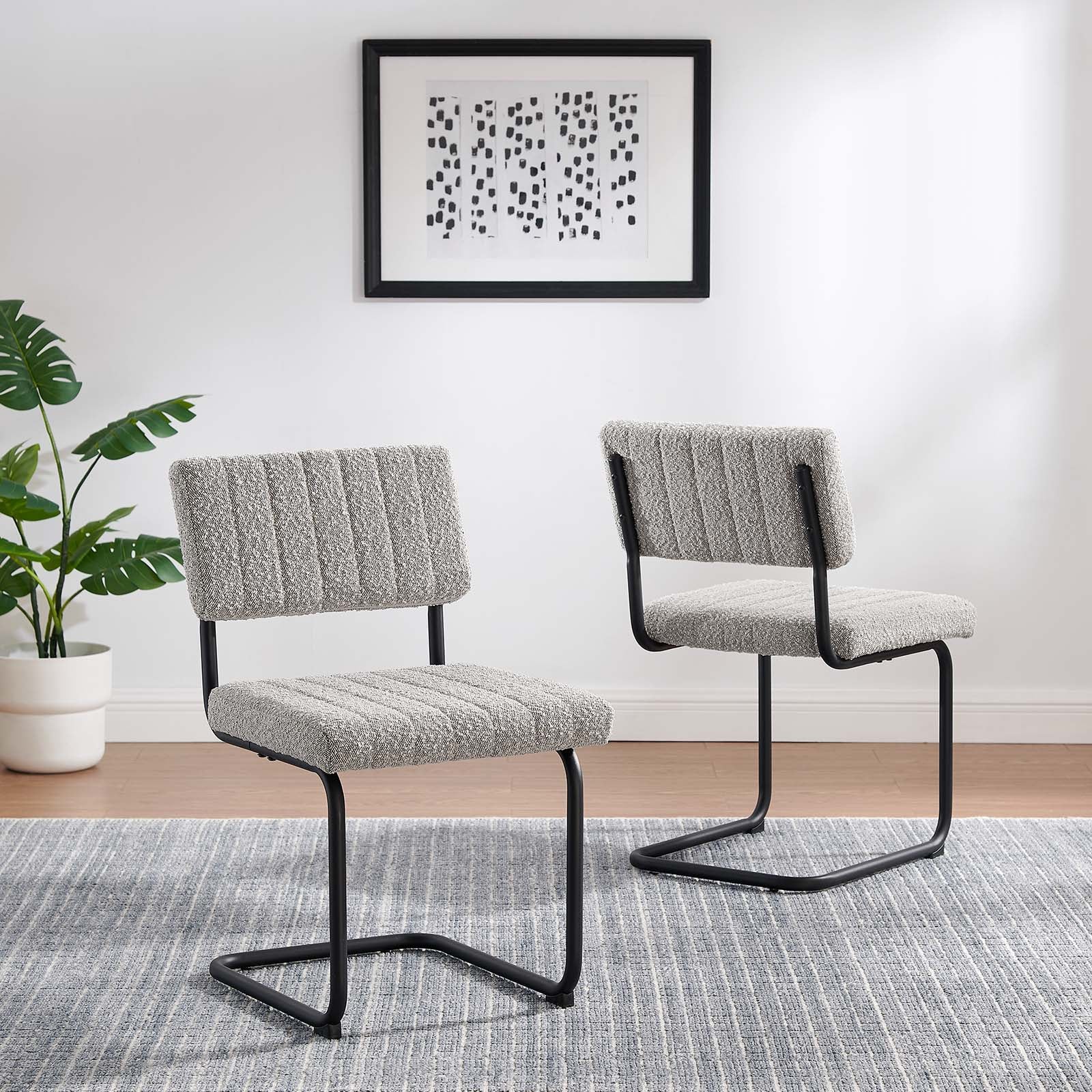 Silla de comedor de Boucle gris Camilo - juego de dos en una sala.