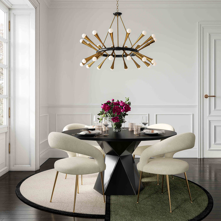 Silla de comedor de boucle crema Elya en un comedor moderno.