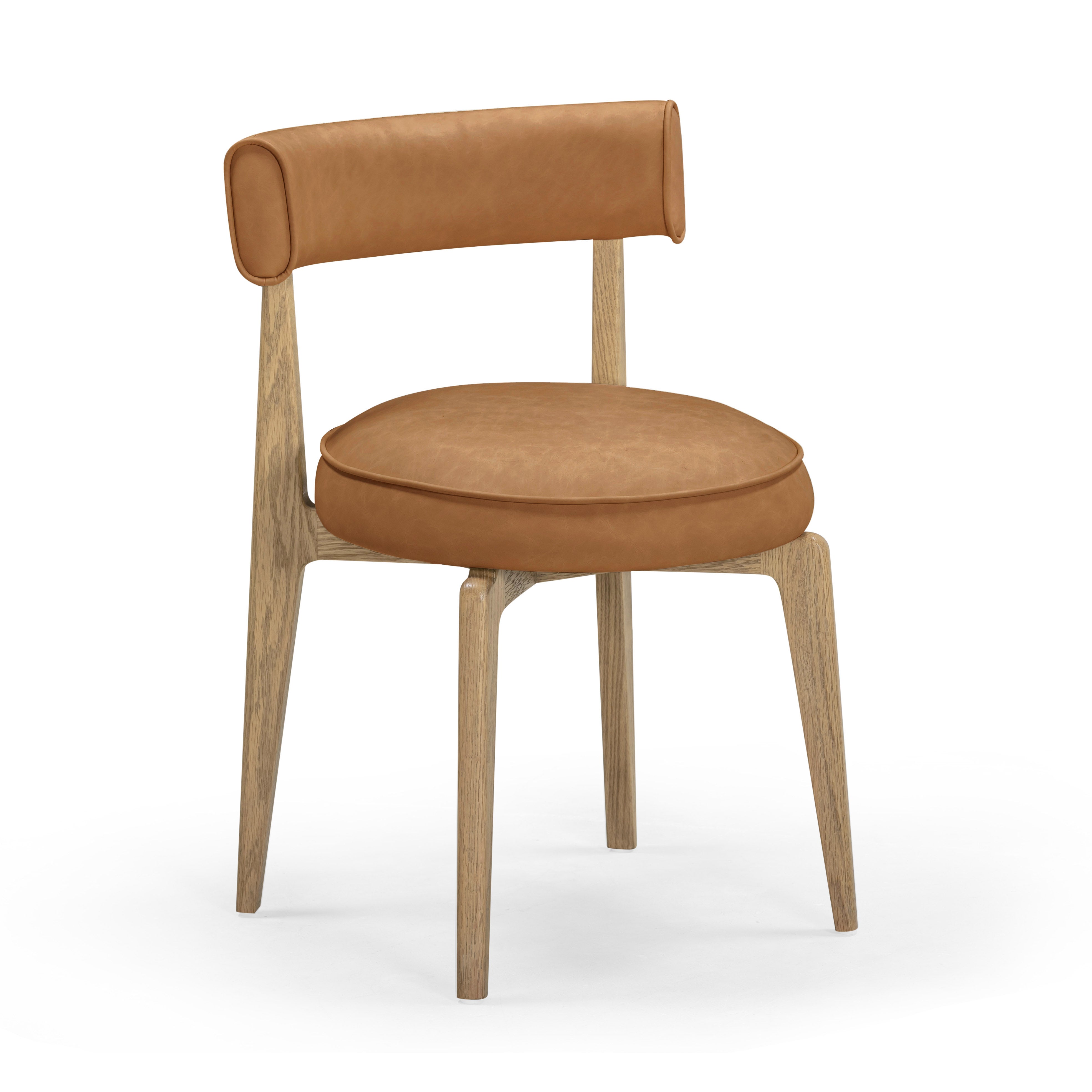 Silla de comedor de piel vegana color café Salli.
