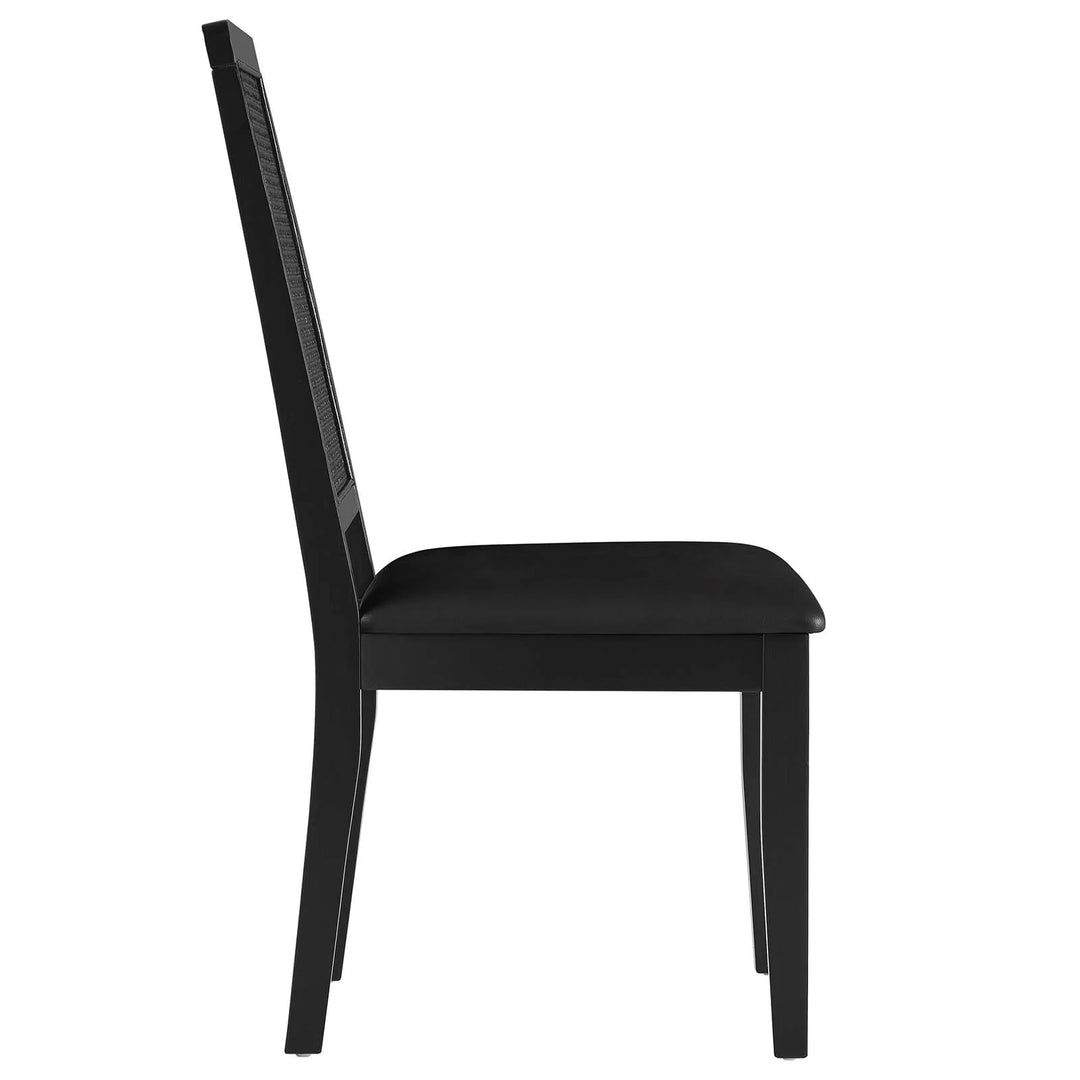 Silla de comedor de piel vegana color negro marco negro con ratán sintético Enzo de lado.