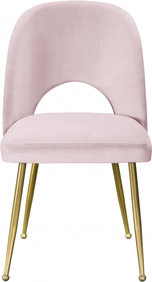 Silla de comedor de terciopelo rosa Gina de frente.