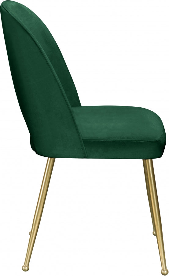 Silla de comedor de terciopelo verde Gina de lado.