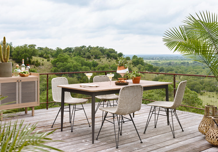 Silla de comedor exterior color cuerda natural Fabien al aire libre con el comedor.