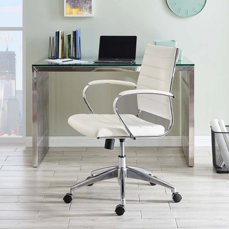 Silla de oficina de respaldo medio blanco Zoa en una oficina.