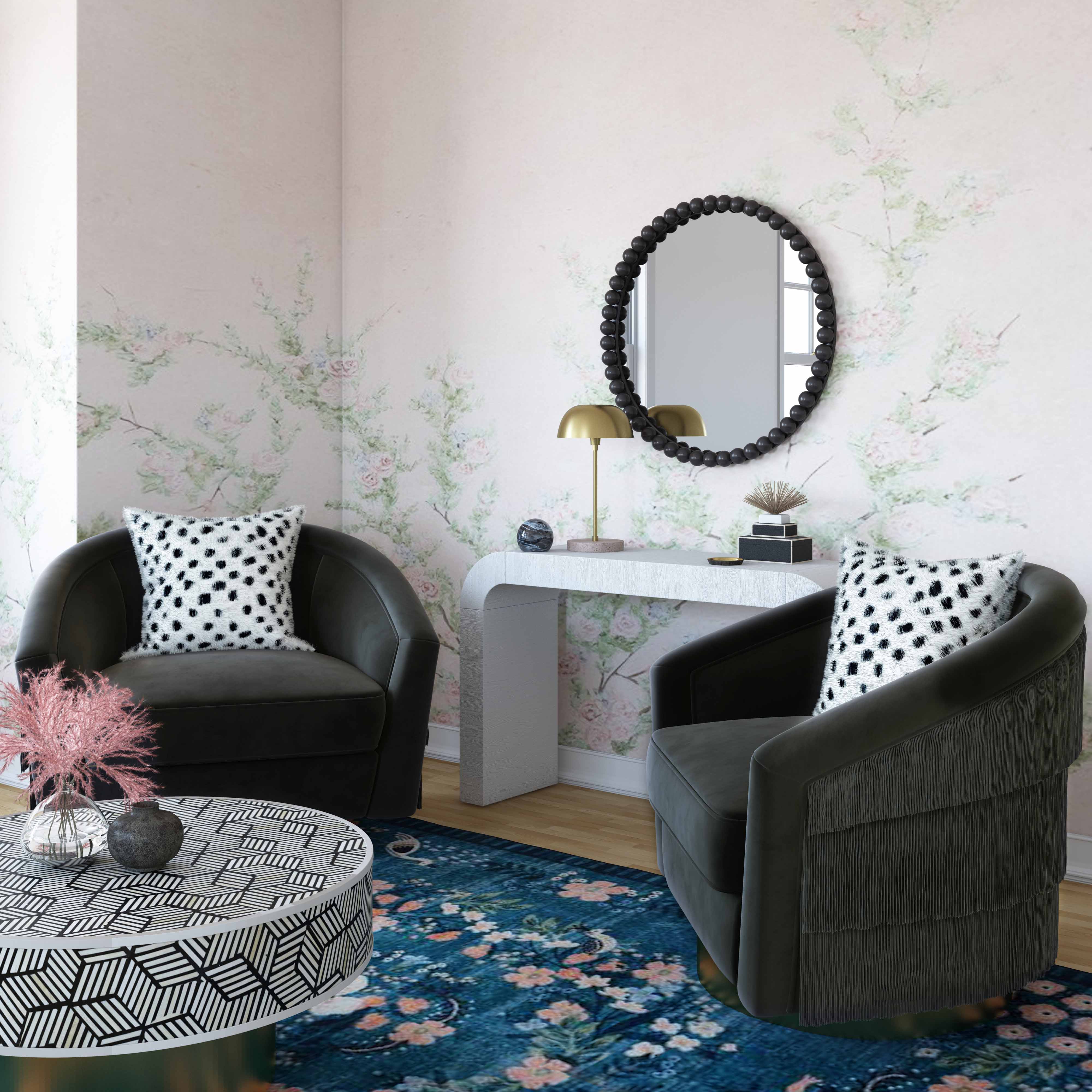 Silla giratoria de terciopelo negro Alcee en una sala.