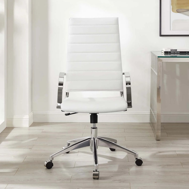 Silla para escritorio de respaldo alto blanco Zoa de frente en una oficina.