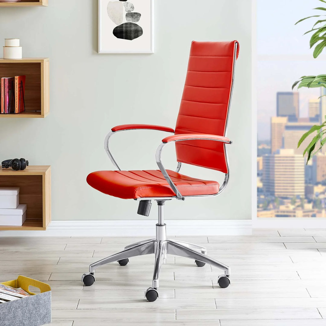 Silla para escritorio de respaldo alto rojo Zoa en una oficina.