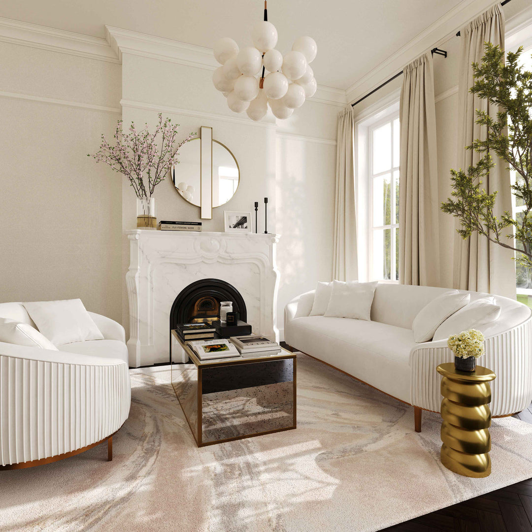 Sofá de terciopelo plisado crema Ilonnka junto a Loveseat Ilonnka en una sala.