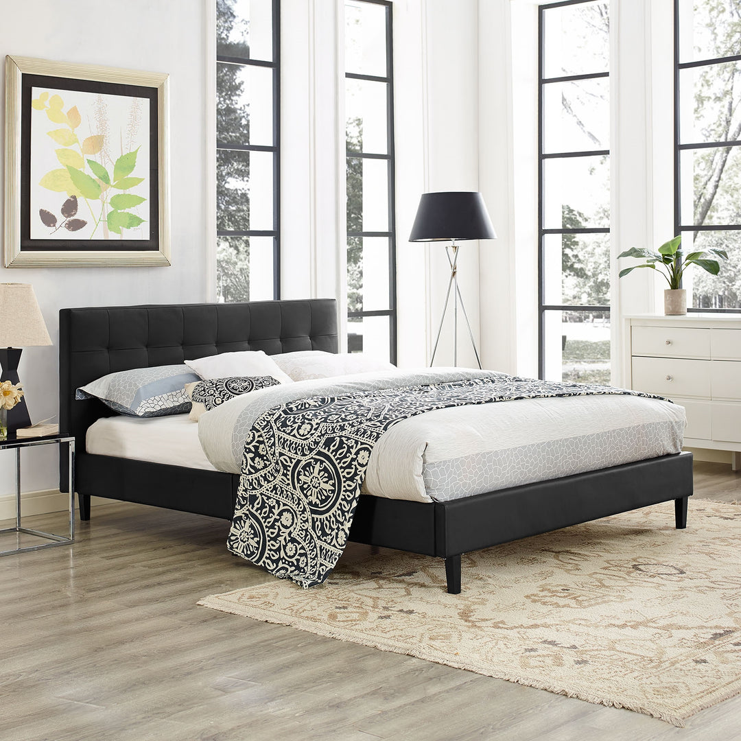 Cama Queen de piel sintética Nayla