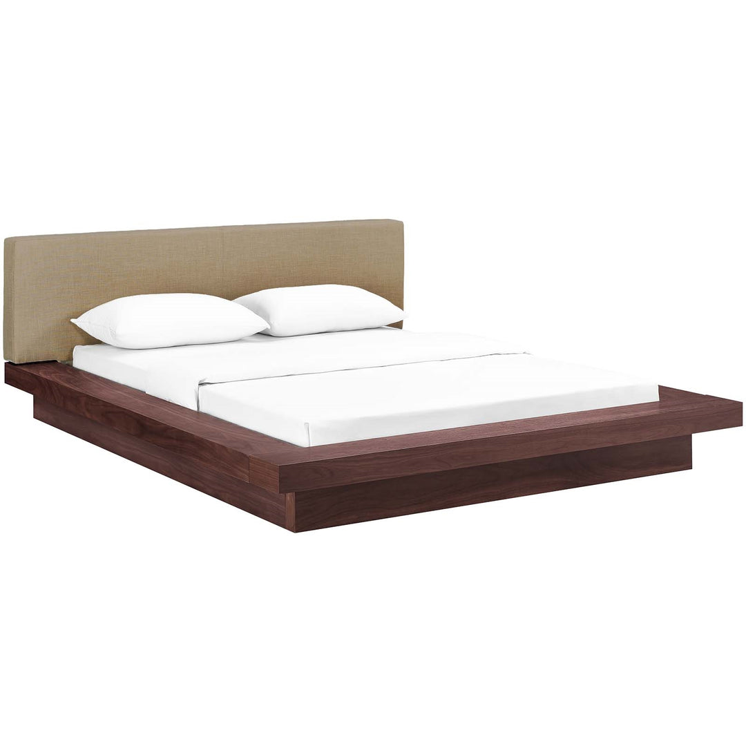 Cama Queen con plataforma de tela Mouna.