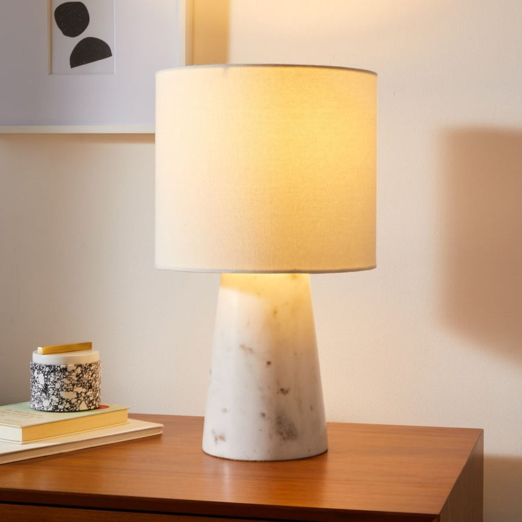 Lámpara de mesa de mármol blanco Andrée Notable Mobiliario.