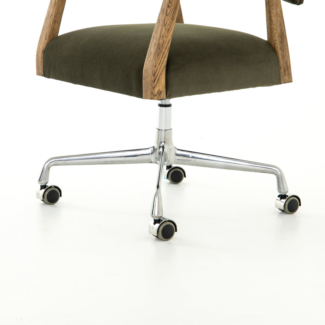 Silla de oficina moderna Egor con base en acero inoxidable