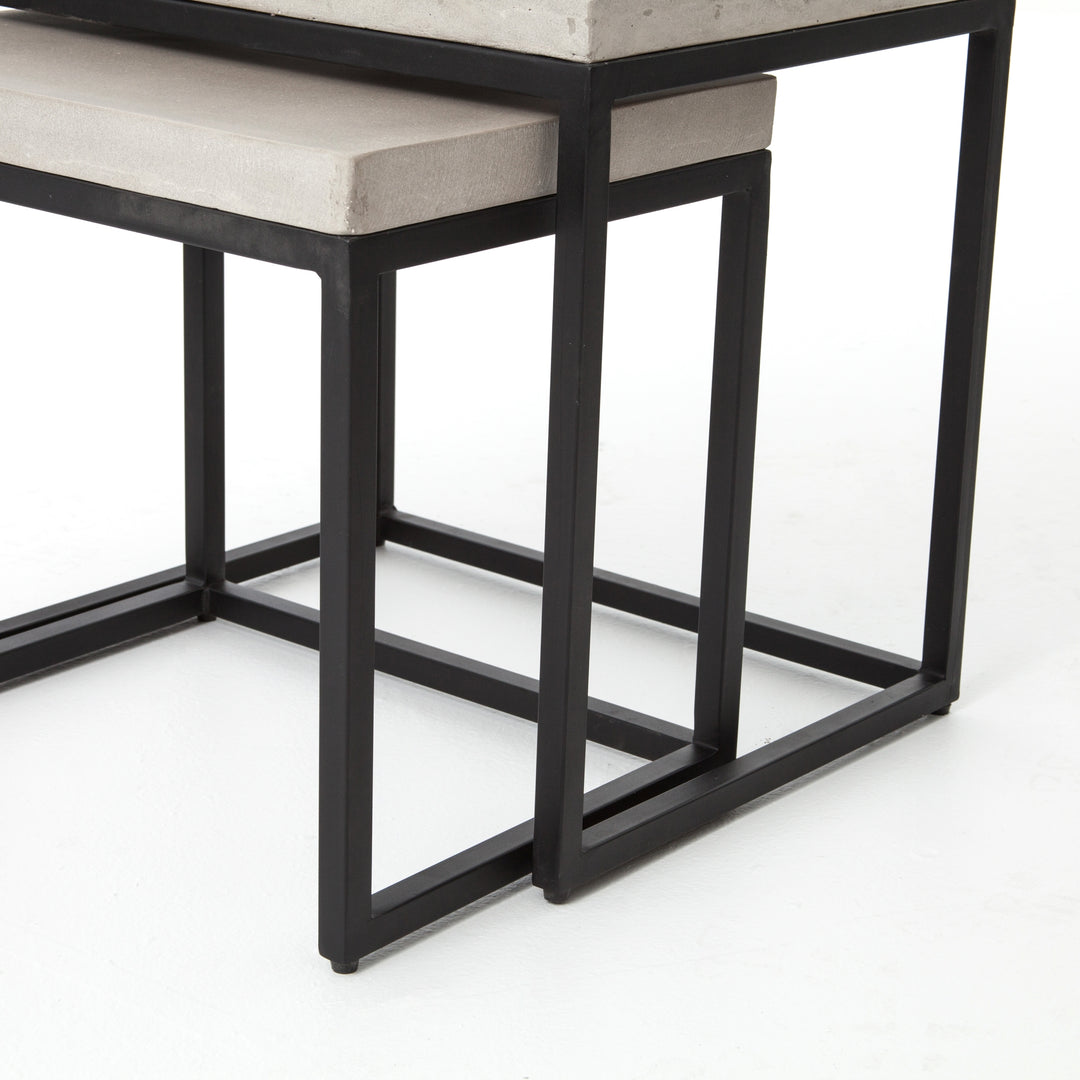 Mesa nido lateral negro y concreto natural Macas